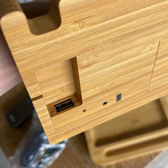 6 in 1 Wireless Charging Station - Picture 5 of 5